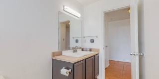 NORTH WEST 3/BD 2/BA 2/CG House Gallery 30