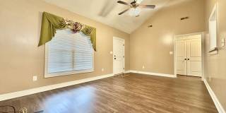 3 BD, 2 BA Home in Wilson Gallery 6