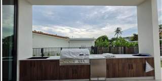Stunning 6BR House in Miami Gallery 10