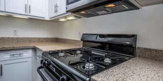 Senior Housing - Monaco Apartments Gallery 78