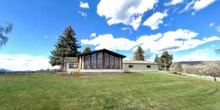 3 Bedroom, 2.5 Bath - Three Bay garage Gallery 1