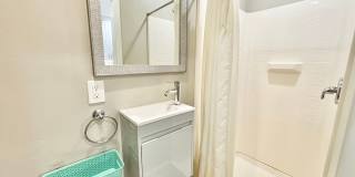 Fully Furnished Studio Near Nugget Gallery 13