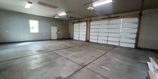 Gorgeous 6-bedroom, 4-bathroom with a large garage Salem Gallery 36