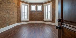 305 Main St Gallery 15