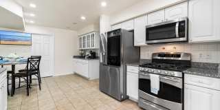 700 N Surrey Ave Gallery 11