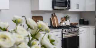 Downtown Ontario Luxury Apartments Gallery 23