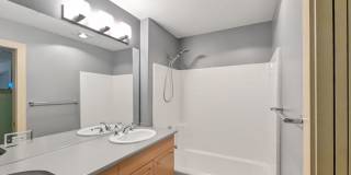Spacious Condo in Prime Location of Capitol Hill Gallery 13