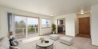 2 Bed, 1 Bath- Bay view apartment near Fairhaven and Boulevard Park Gallery 10