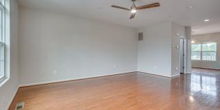 Lovely Townhome with 2 Car Garage Lovely Townhome with 2 Car Garage Gallery 6