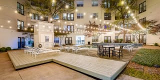 5 Mockingbird Gallery 60