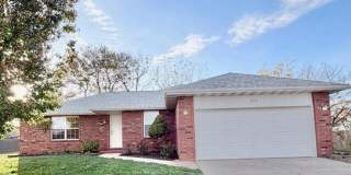 Ozark 3 Bed / 2 Bath with Community Amenities Gallery 1