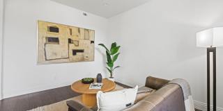 5011 Hayvenhurst Avenue Gallery 42