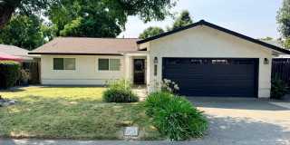 Beautiful 3-Bedroom Home with Spacious Backyard in Quiet Roseville Neighborhood Gallery 1