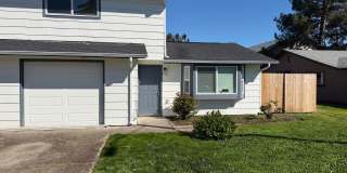 New 2 bed 1 1/2 bath duplex in Springfield! Gallery 1