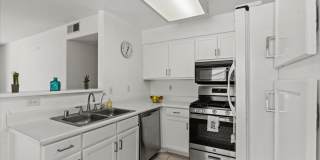 Bright, Modern 2 Bedroom Upstairs Condo, Community Pool, Gated, Covered Parking Bright, Modern 2 Bedroom Upstairs Condo, Community Pool, Gated, Covered Parking Gallery 1