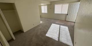 2 bed, 1 Bath, 900 sqft with washer/dryer hookups and 1 car garage Gallery 36