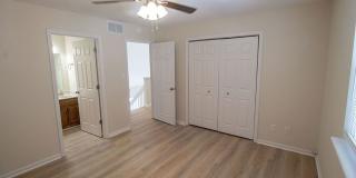 Spacious 3 bedroom duplex with 2.5 baths. Gallery 20