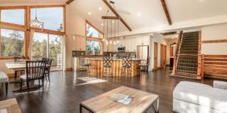 Stunning Fully Furnished 4-Bedroom Home with Amazing Views, EV Charger & Solar in Big Bear! Gallery 9