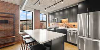 Fully Furnished Designer Loft with Parking & Monument Views! Gallery 13