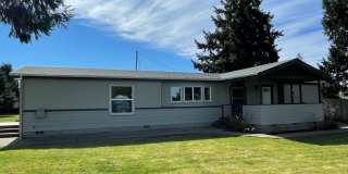 Charming 3-bedroom, 2-bathroom manufacture home located in Cottage Grove Gallery 1