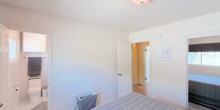Charming 3 Bedroom, 2 Bathroom NE ABQ Home. Refrigerated Air! Spacious backyard. Near Uptown Gallery 19