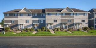 TOWNHOME CONVENIENTLY LOCATED WITH IN-UNIT LAUNDRY - LEASING SPECIALS APPLY! Gallery 1