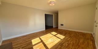FOR RENT: UNFURNISHED: - Super Sweet Cottage style home in Midtown Bend. Gallery 7