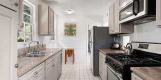 Fully Furnished: 3 bed/ 2 Bath Mid-Century Home w/views of Griffith Observatory in the Hollywood Hills! Gallery 16