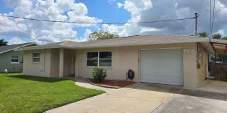 Spacious 2 Bed/2 Bath + Den Home with Garage Gallery 1