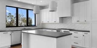 Modern Coastal Lease in Top of the World Gallery 10
