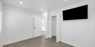 572 N Cambridge St Gallery 13