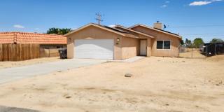 3 bedroom 2 bathroom close to shops and public transportation Gallery 1