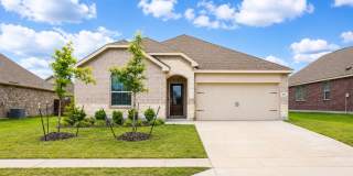 Beautiful 4-Bedroom Home with Open Floor Plan & Covered Patio Gallery 1