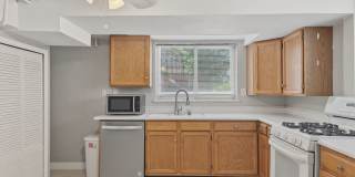 Beautiful 2 Bed, 1 Bath Garden-Level Apartment in Sunnyside! Gallery 6