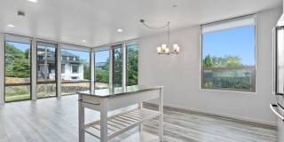 2409 East Thomas Street Gallery 16