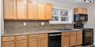 3 Bedroom With Office And Fenced Yard Gallery 1