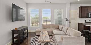 Modern condo, great location, fully Furnished! Gallery 3