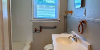 2 bedroom 1 bath duplex in Shawnee Gallery 9