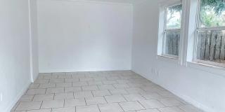 Cozy 2/1 remodeled Bradenton home with privacy fence Gallery 5