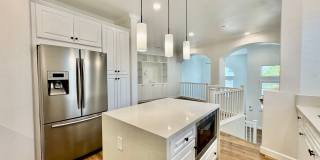 Beautifully Remodel Townhouse with AC & Two Car Garage! Beautifully Remodel Townhouse with AC & Two Car Garage! Gallery 17