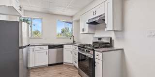 4 bed 1 bath - all updated, central air, laundry Gallery 20