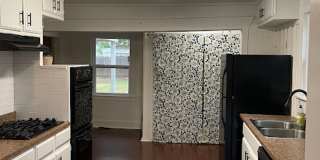 Charming 3 bedroom, 2 bathroom 2-story home in the heart of Guthrie Gallery 10