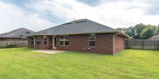 Spacious 4-Bedroom Home - Great Location Gallery 27
