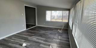 3 Bedroom Beautifully updated Ranch Gallery 16