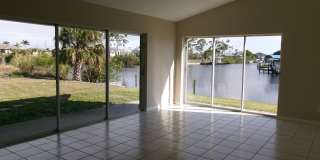 NW Spacious 3/2/2 on Saltwater Canal-Fish off the Dock! Gallery 10