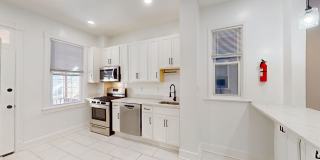 Four Bedroom 2,500 Square Foot House W/Back Patio, Multiple Kitchens/Laundry Facilities Gallery 8