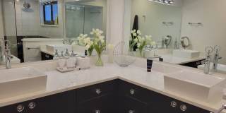 Beautifully renovated 2/2 condo downtown Sarasota with view of Bay! Gallery 22