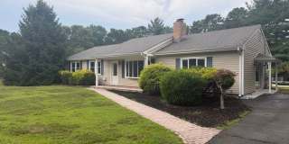Spacious 3-Bedroom Ranch Home with in ground pool! Gallery 1