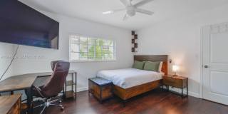 1714 Costado St Gallery 19