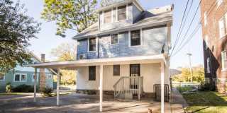 3-bedroom 3-bathroom w/a loft in historic Pendleton Heights! Gallery 21
